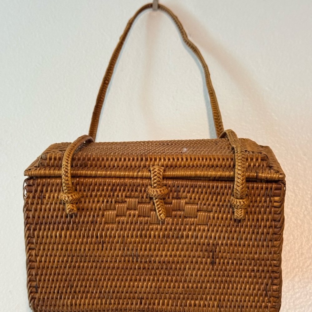Vintage Woven Rattan Basket Handbag/Purse.